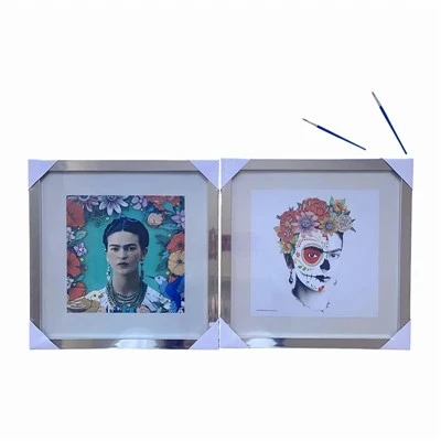 여러 가지 빛깔의 캔버스 페인팅 프레임